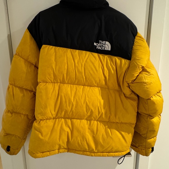 Men’s North Face Nuptse 700 Puffer Jacket - Picture 4 of 7